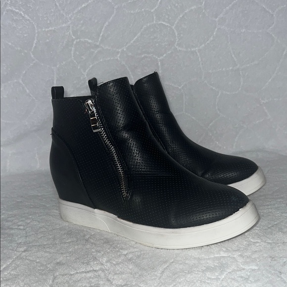 Journee Collection Shoes - Journee Collection Women’s Black and White Sneakers for Effortless Style SZ 7.5